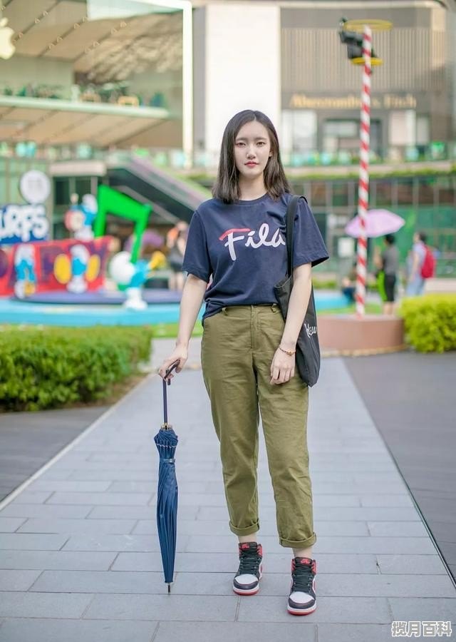 短发露耳女生怎么弄发型_女孩短发怎么扎