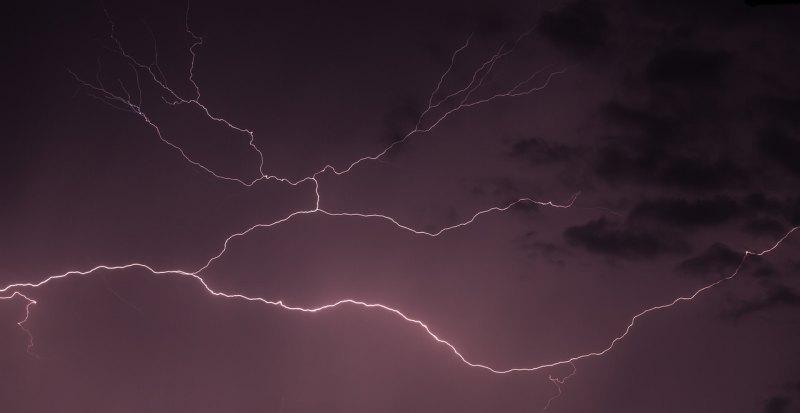 逆战飓风之神怎么用，逆战龙神火雨