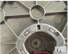 液晶显示器后盖怎么拆开 显示器怎么拆后盖