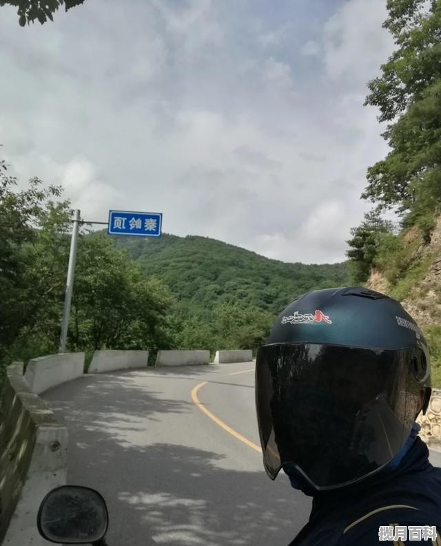 骑自行车，骑摩托车，开汽车旅行，你觉得哪个比较好，比较爽，新车推荐什么摩托车比较好