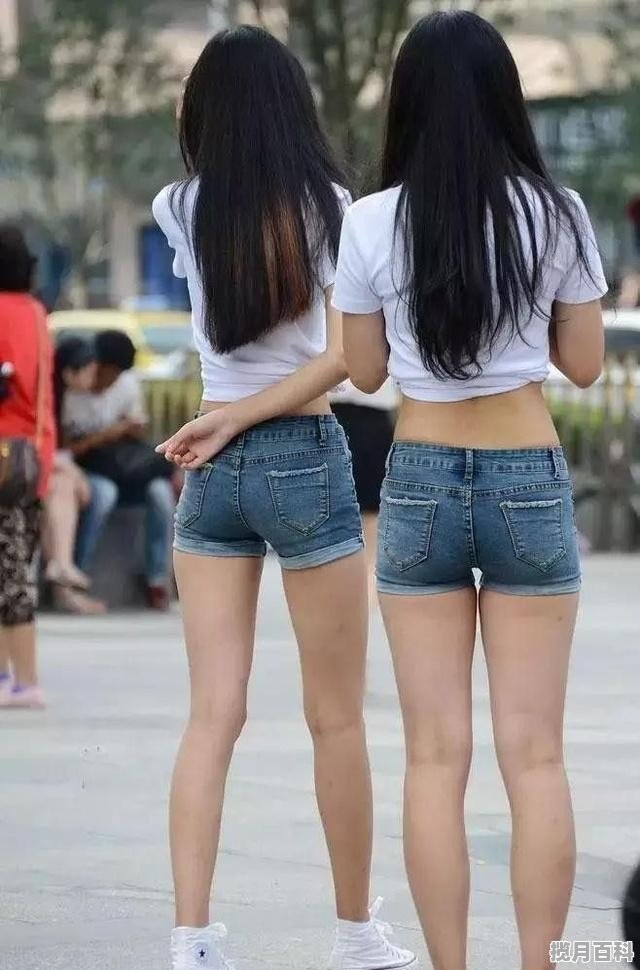 夜场女孩穿什么衣服比较吸引人，现实中夜场女孩穿搭